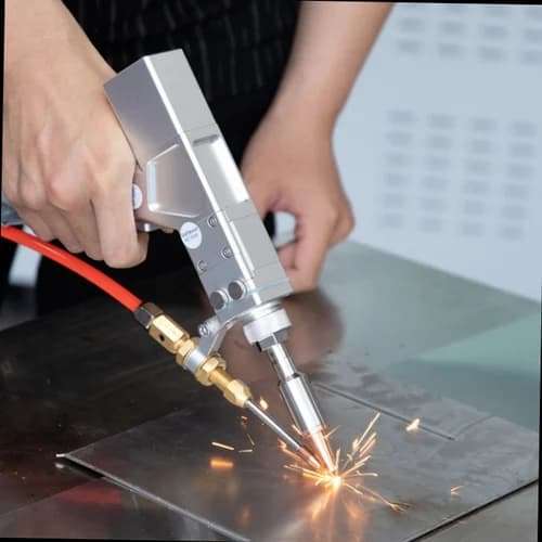 A welding a steel plate by using laser welding machine